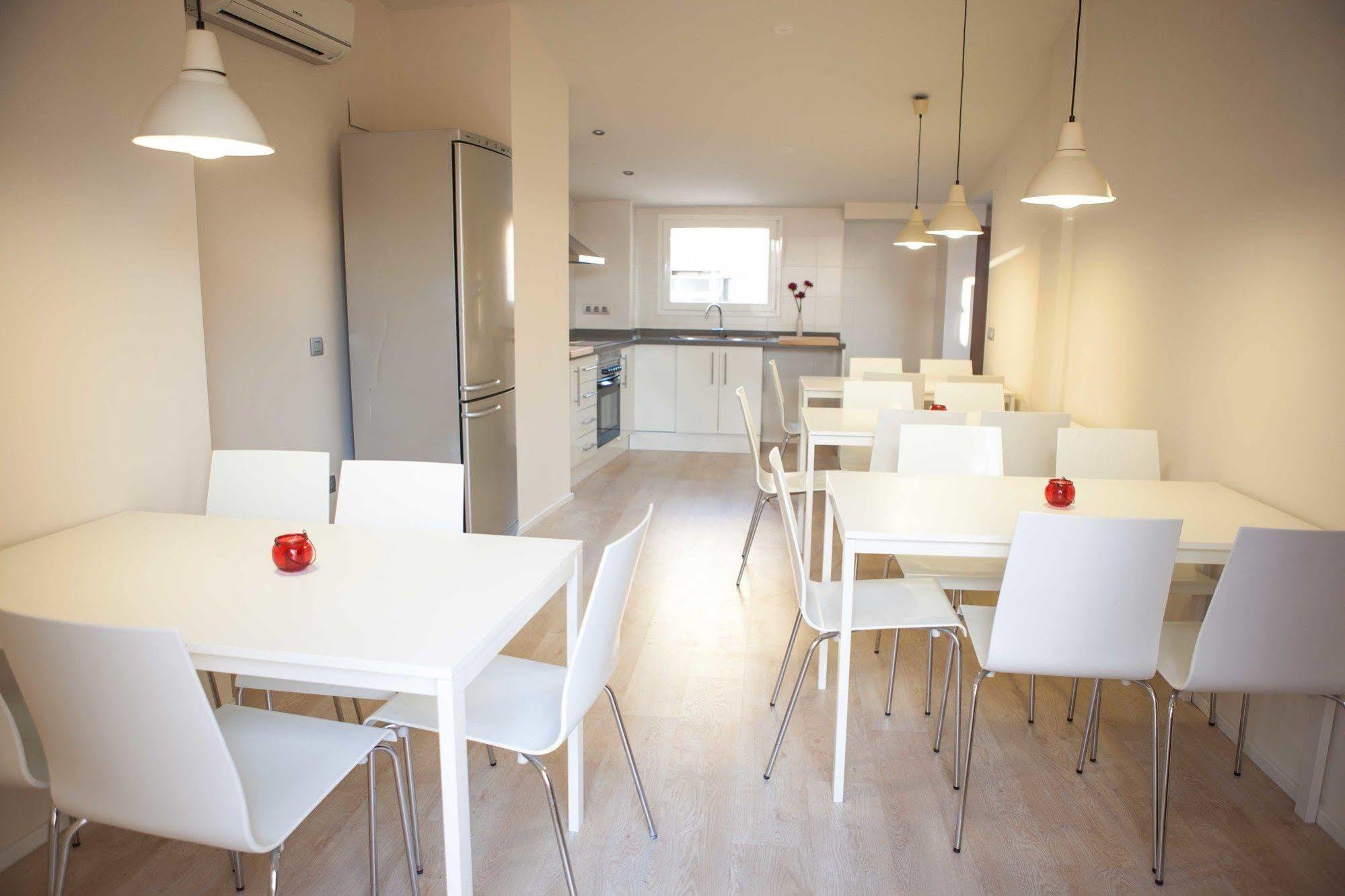 Hulot B&B Valencia Restoran gambar